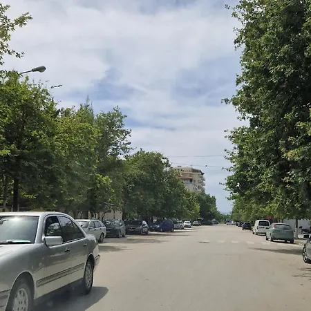 κοντά στην πόλη και στην θάλασσα