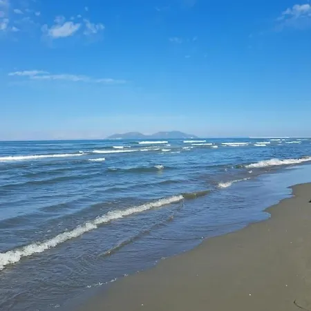 κοντά στην πόλη και στην θάλασσα Lägenhet *