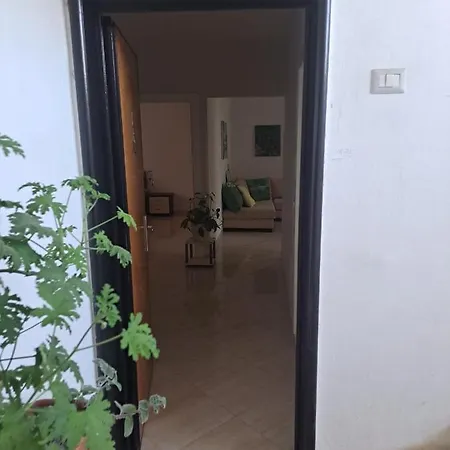 κοντά στην πόλη και στην θάλασσα Vlorë